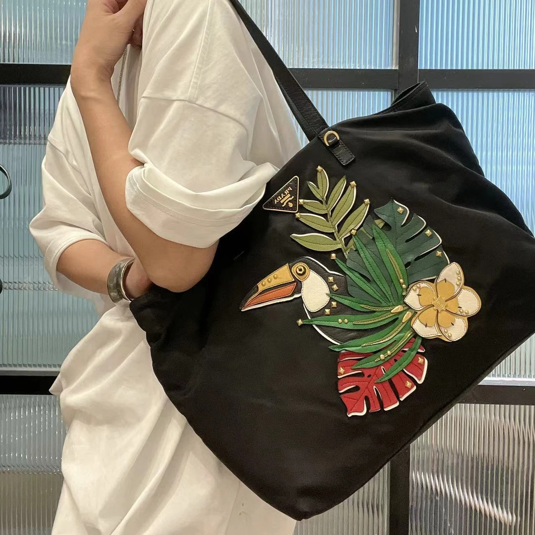 95新 Prada/普拉达 2DA025 黑色小鸟托特包
