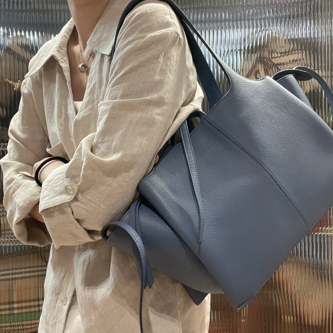 95新 Celine/思琳 2FE804 雾霾蓝蝙蝠单肩包
