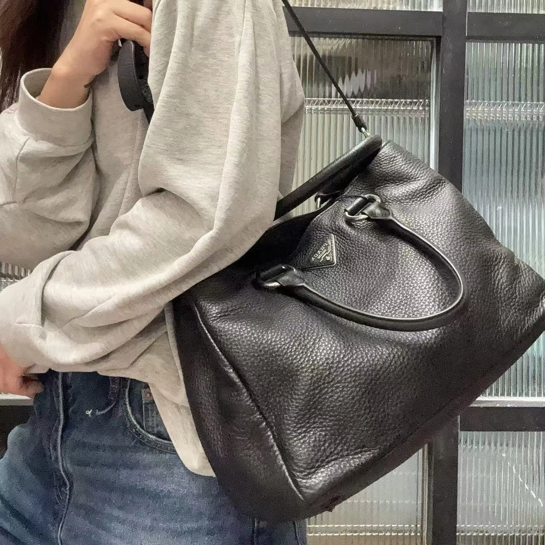 95新 Prada/普拉达 【蕾】 2WM023 黑银正三角标单肩包