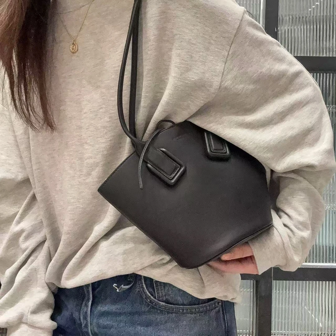 95新 BOTTEGA VENETA/葆蝶家 【蕾】 12 1054 黑色单肩包