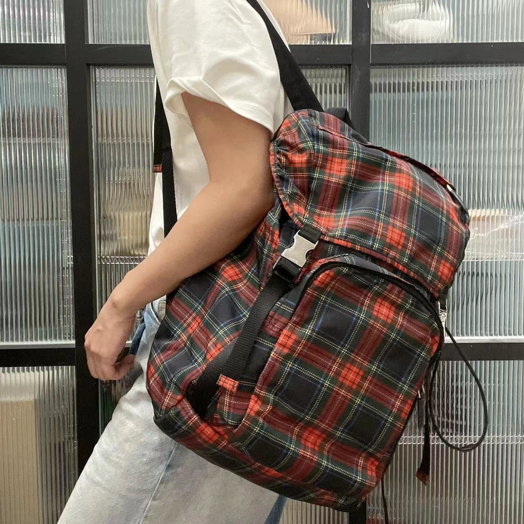 95新 Prada/普拉达 0870837 红色格纹尼龙双肩包