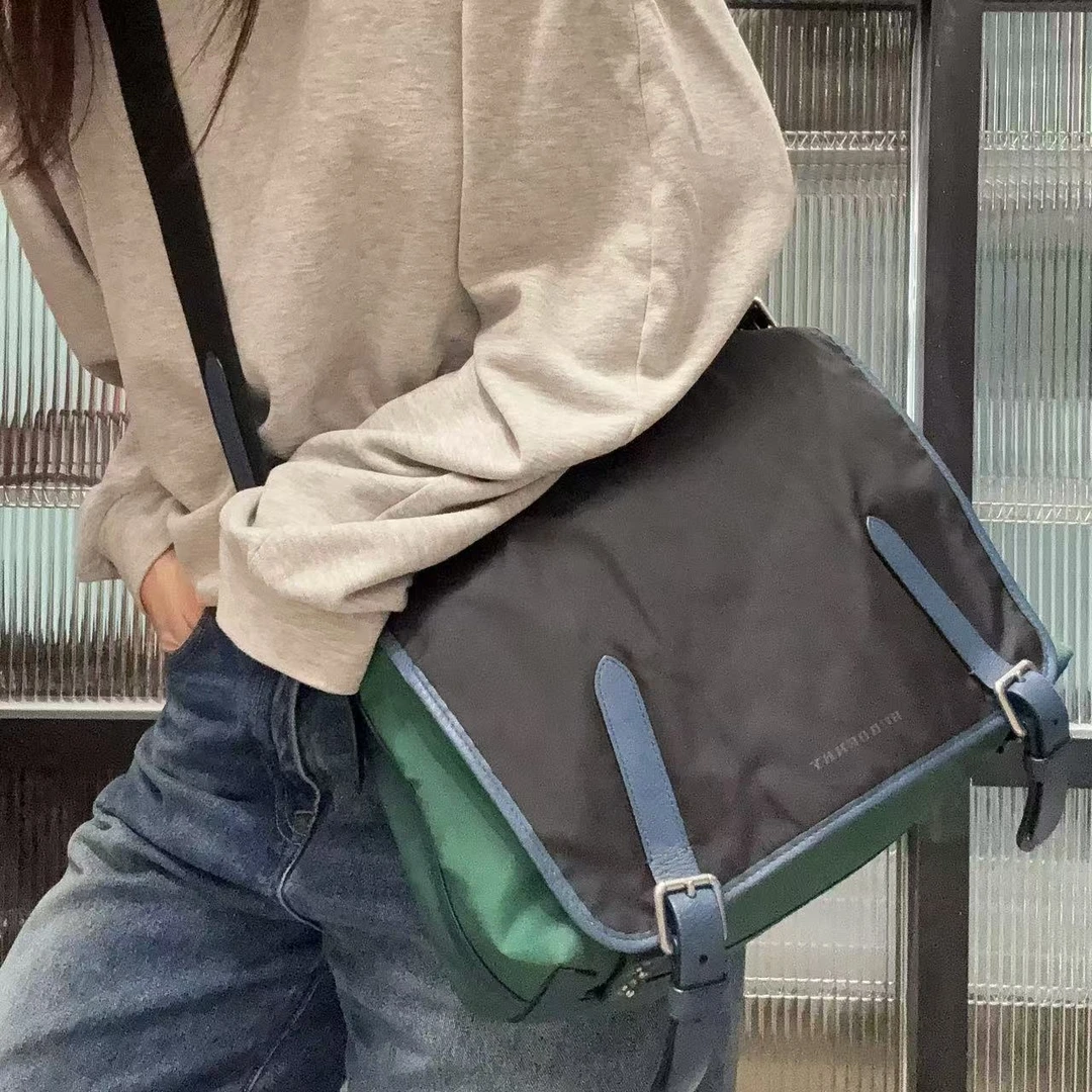 95新 BURBERRY/博柏利 【蕾】 32 1039 拼皮翻盖邮差包