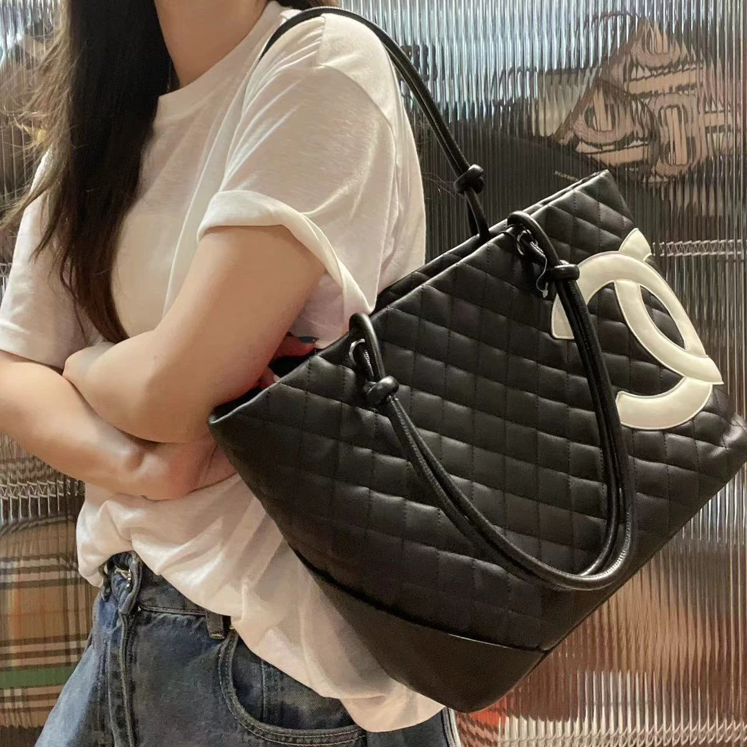 95新 Chanel/香奈儿 7AR027 黑白康鹏托特包