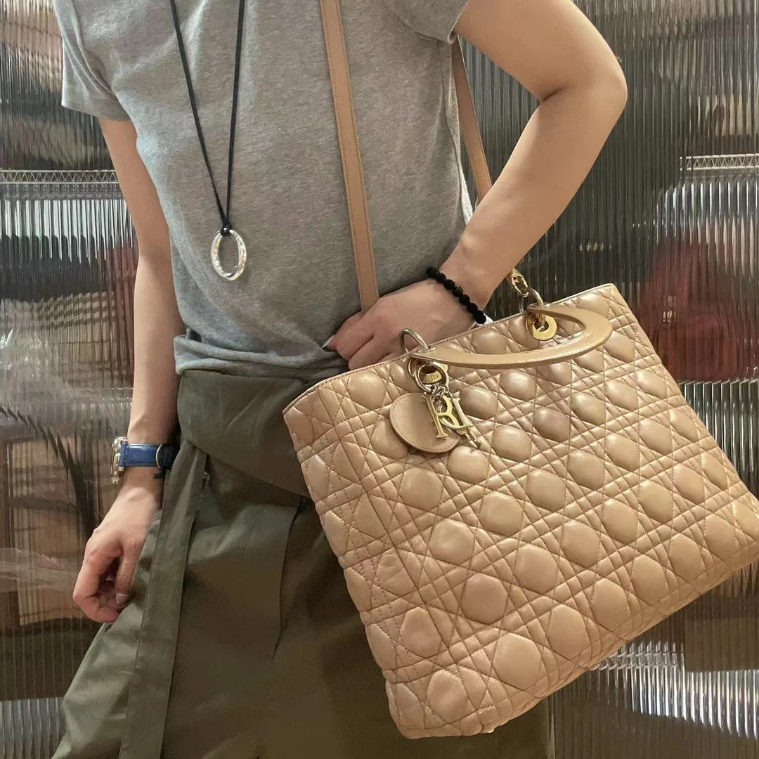95新 DIOR/迪奥 04MU07 奶茶色戴妃单肩包