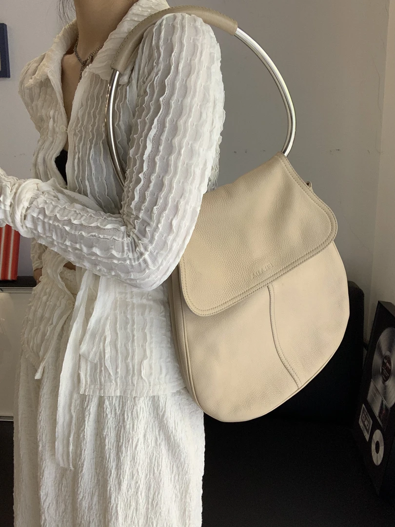 95新 Prada/普拉达 0米色金属柄单肩包