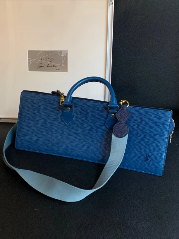 95新 LouisVuitton/路易威登 0蓝色水波纹三角包
