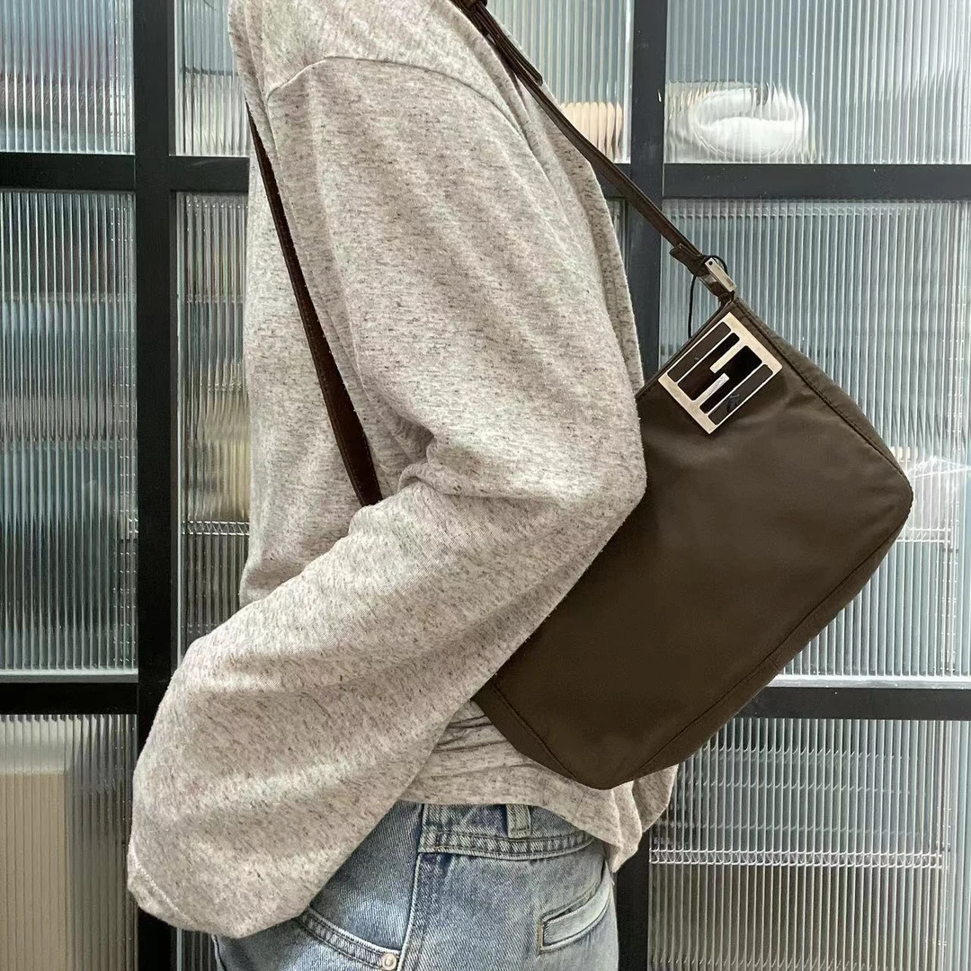 95新 FENDI/芬迪 200827棕色腋下单肩包