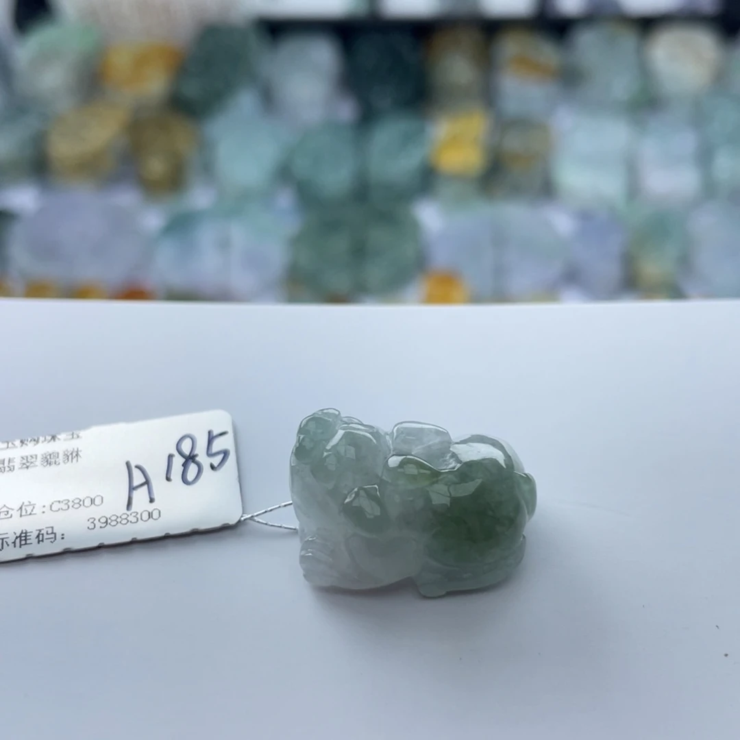 翡翠颈饰未镶嵌貔貅