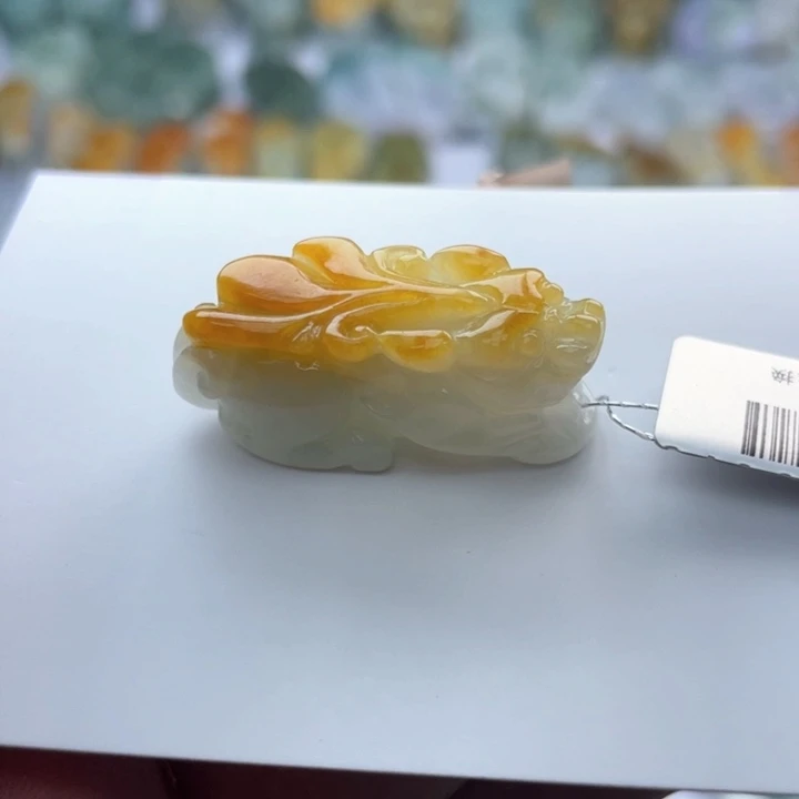翡翠颈饰未镶嵌羊**?貔貅