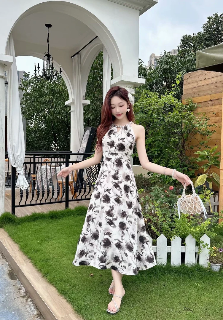 2024夏季新款女装连衣裙背心款无袖气质珠珠领连衣裙长裙收腰