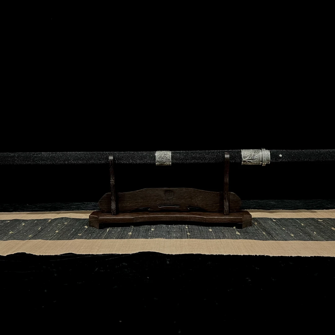 梅兰竹菊白铜鱼皮棍剑 扭转天星纹 未开刃