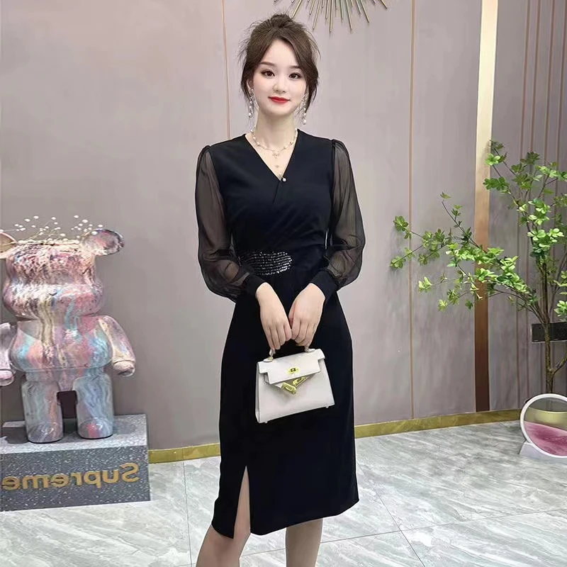 赫本风法式秋季连衣裙2023新款女修身高端气质洋气高贵显瘦小黑裙