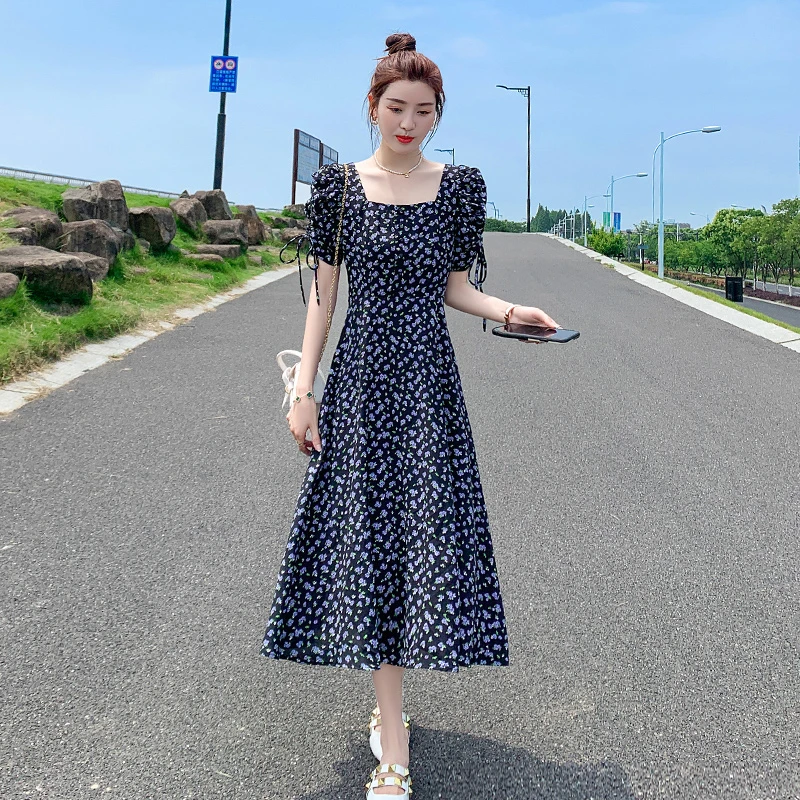 碎花连衣裙夏季女2024新款女装高级感气质显瘦泡泡袖方领中裙7167