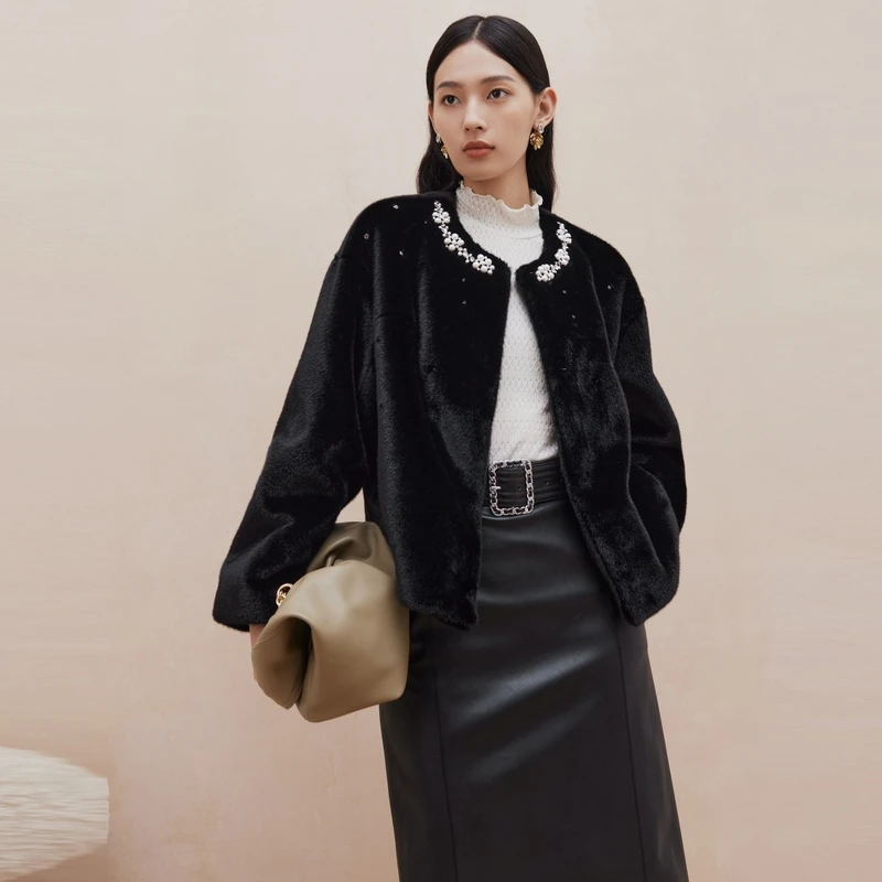 大雅家FS领口绣珠环保皮毛一体大衣女24秋冬新款8629A