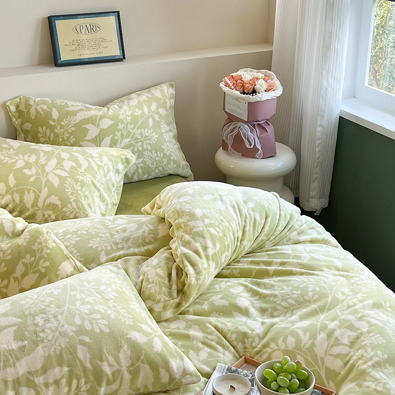 A类牛奶绒全消光四件套简约时尚碎花加厚印花绒被绒套件复古印花