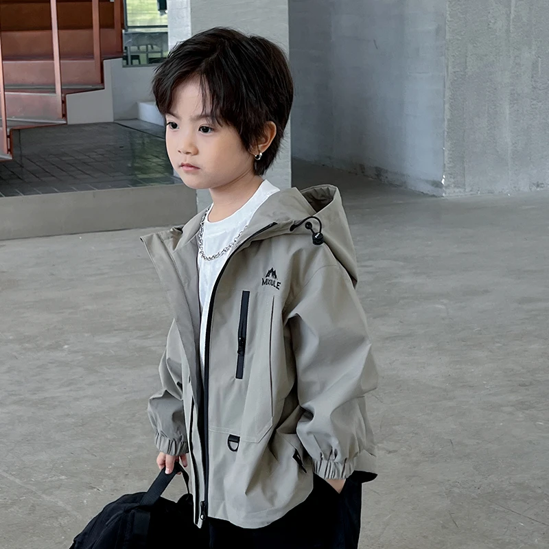 米修叻男童冲锋衣外套2024秋季新品儿童秋装户外连帽风衣男孩夹克