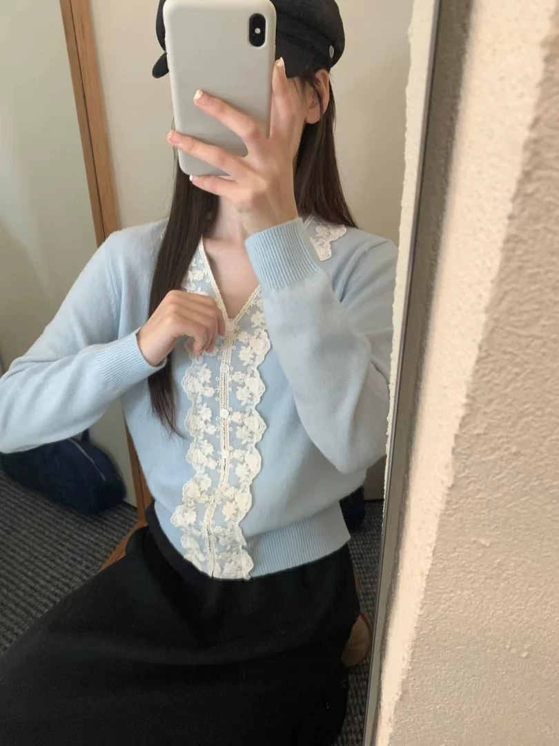 法式温柔蕾丝拼接v领针织衫女2024秋冬新款气质软糯长袖毛衣外套