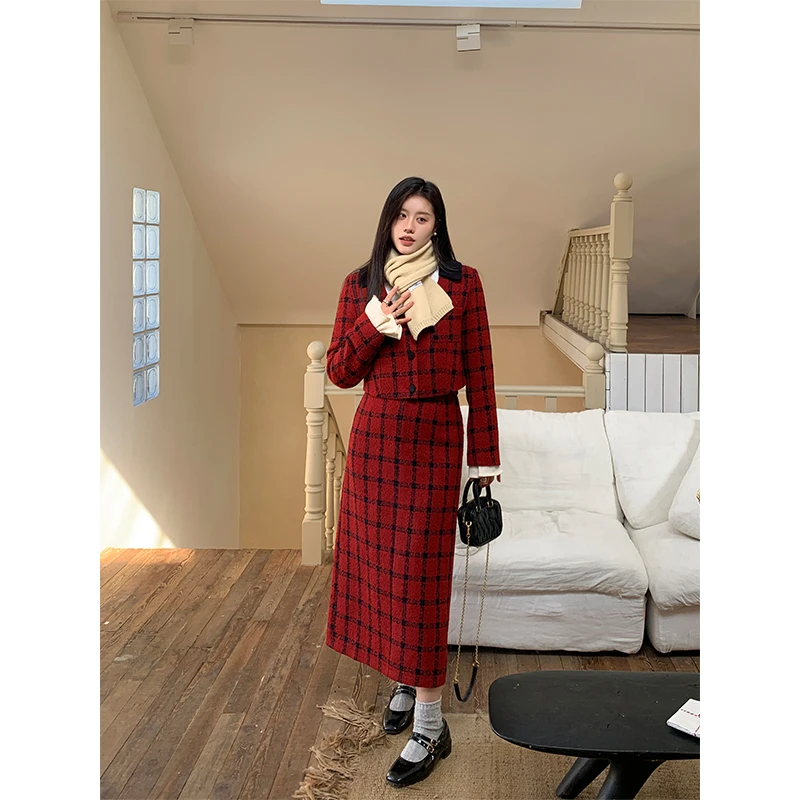 QC裂渡-微胖大码时尚红色内胆格子小香风两件套装女冬XS312D44