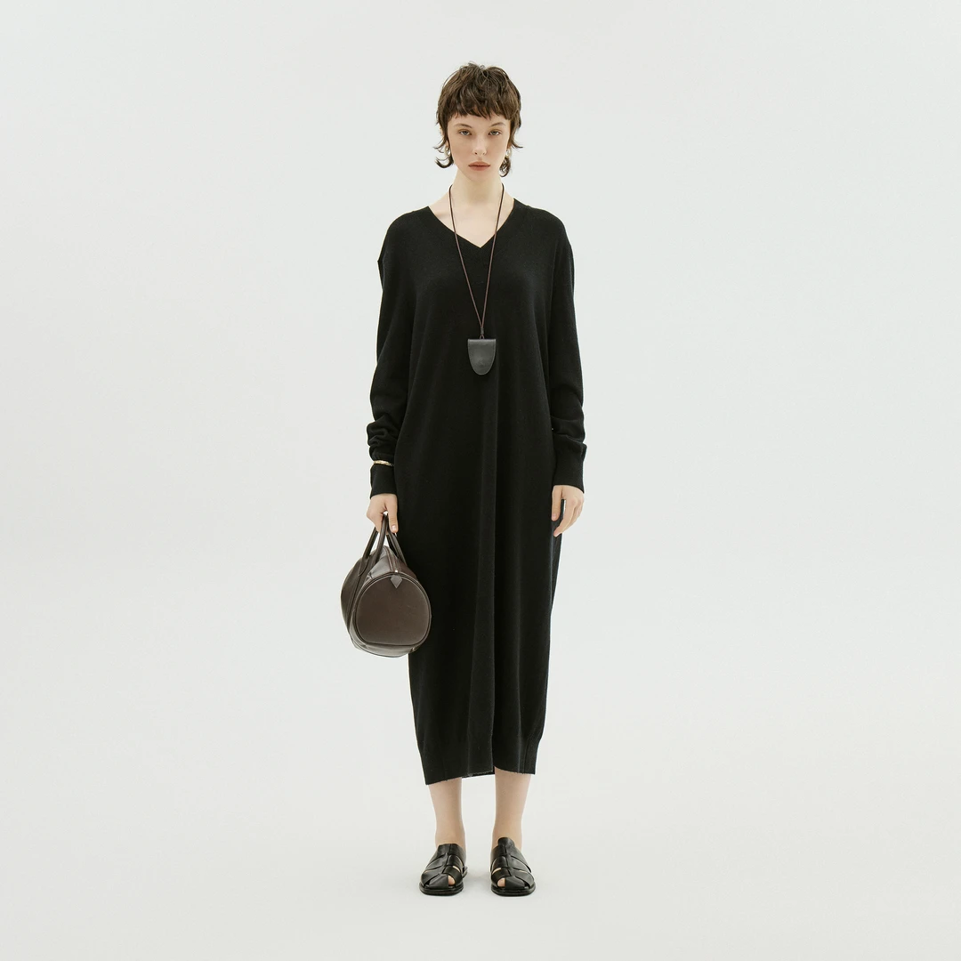 AP洛哥43058SQ【温暖典雅】绵羊毛v领长袖气质简约连衣裙2024秋