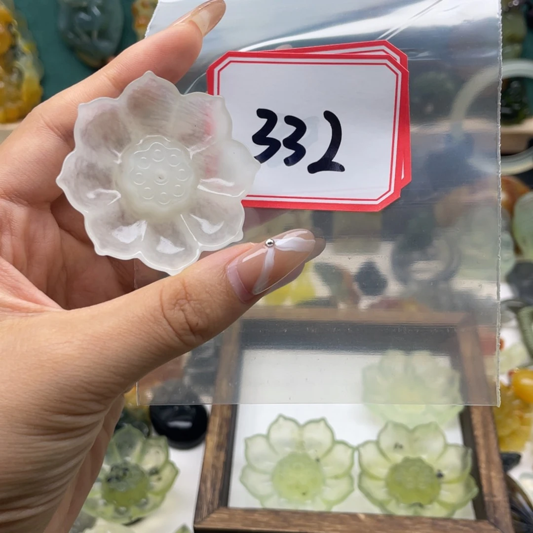 蛇纹石玉颈饰未镶嵌月*美