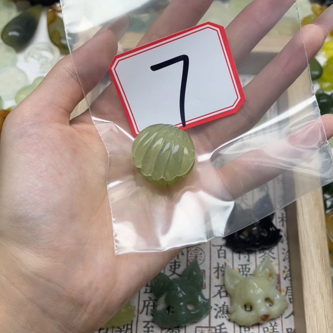 蛇纹石玉颈饰未镶嵌七*?