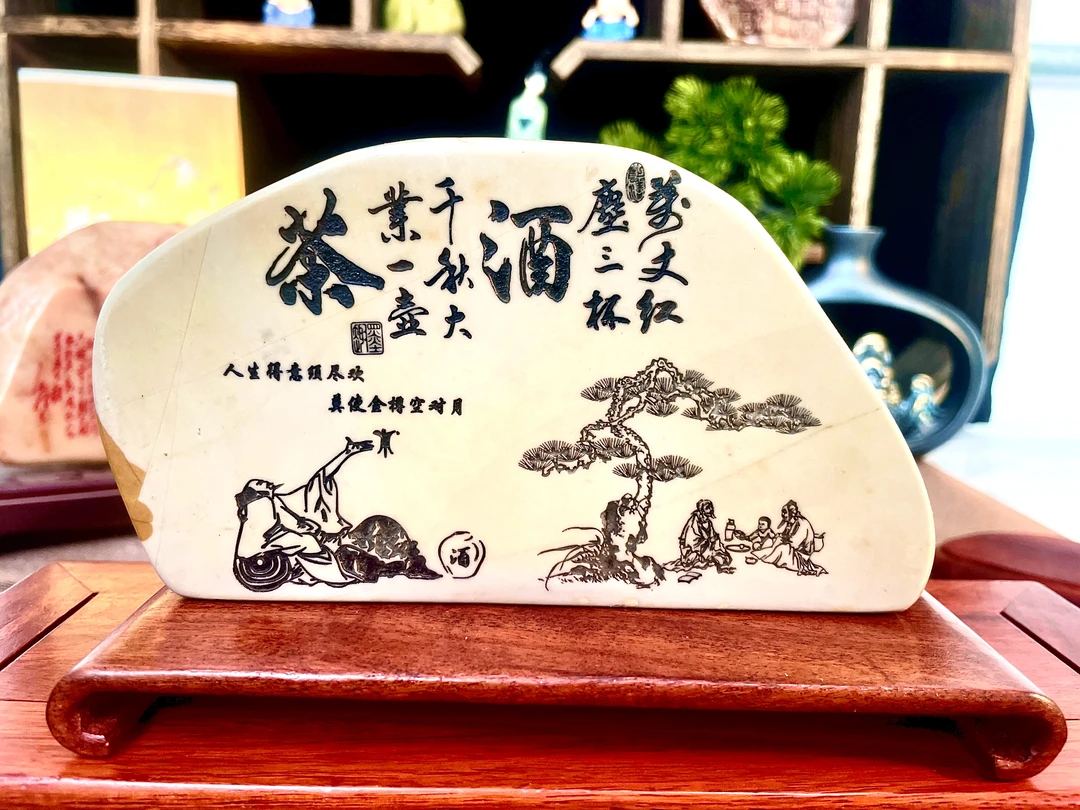 小匠石刻主营新疆戈壁石～观赏石～松花石～倒流香等石雕艺术品。