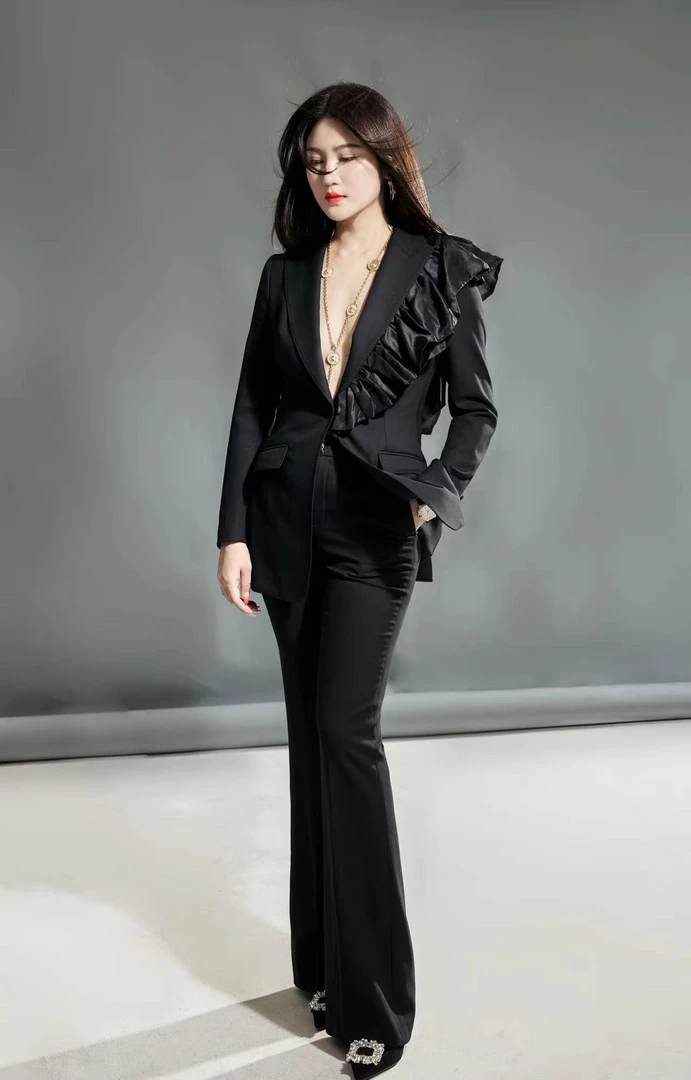 臻韩美2024秋款黑色蕾丝长袖微喇裤套装