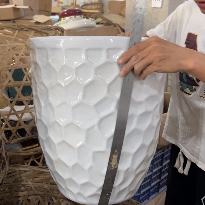 摆件高47口35公分微瑕底部有孔