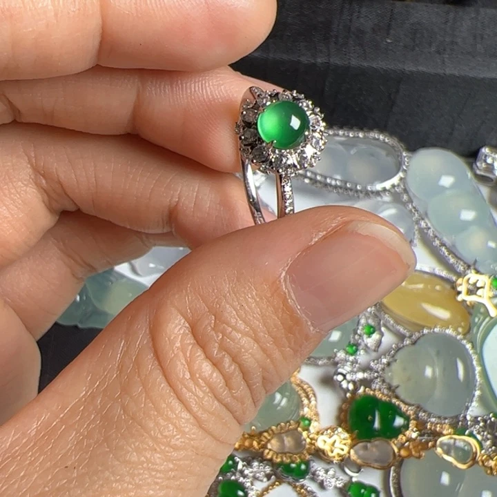 翡翠戒指18K金镶嵌翡翠吊坠项链