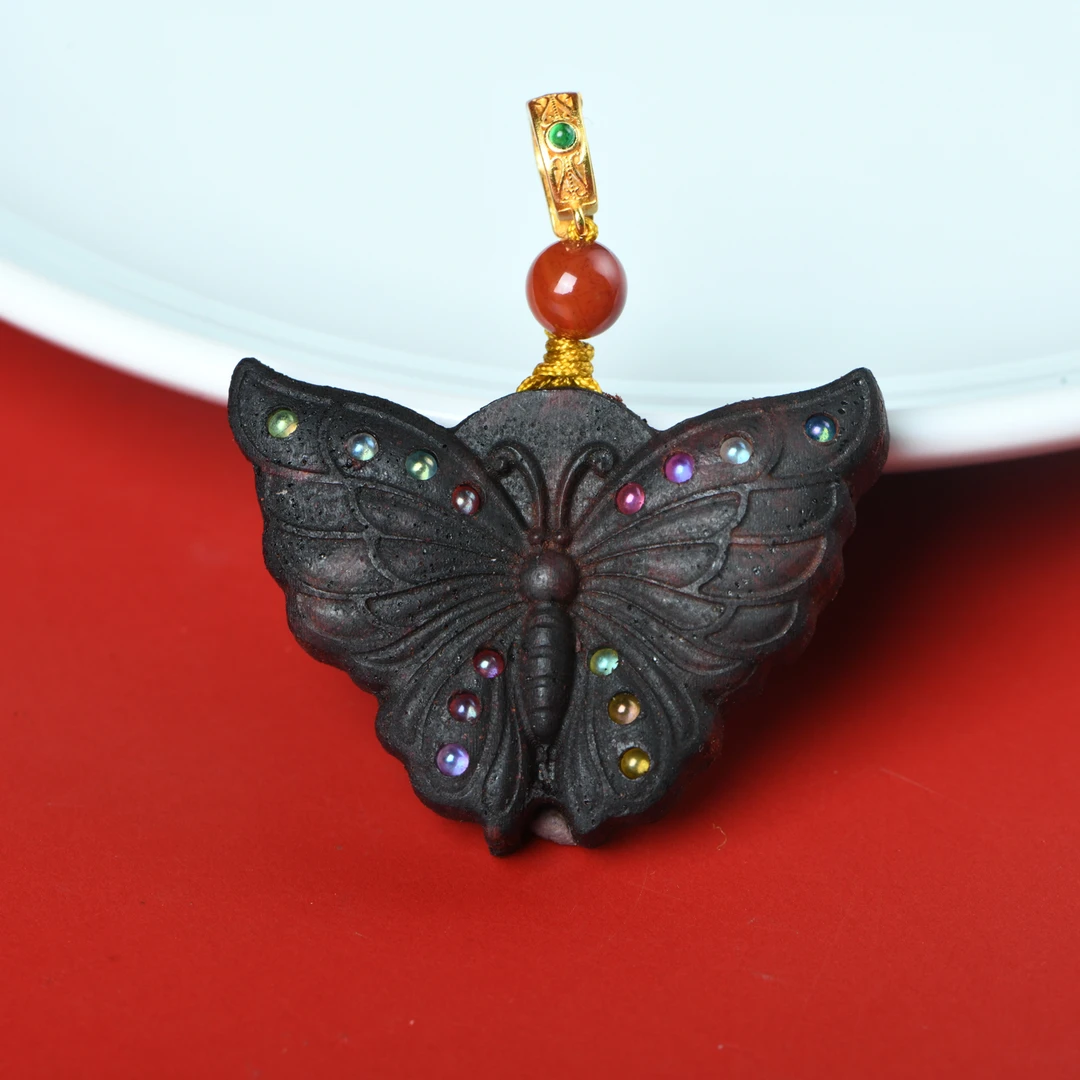 缅甸小叶降真香精雕多宝彩蝶吊坠（木带宝）