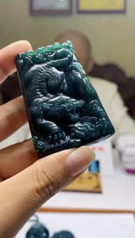 【闪购商品】定制翡翠未镶嵌宾利131213371