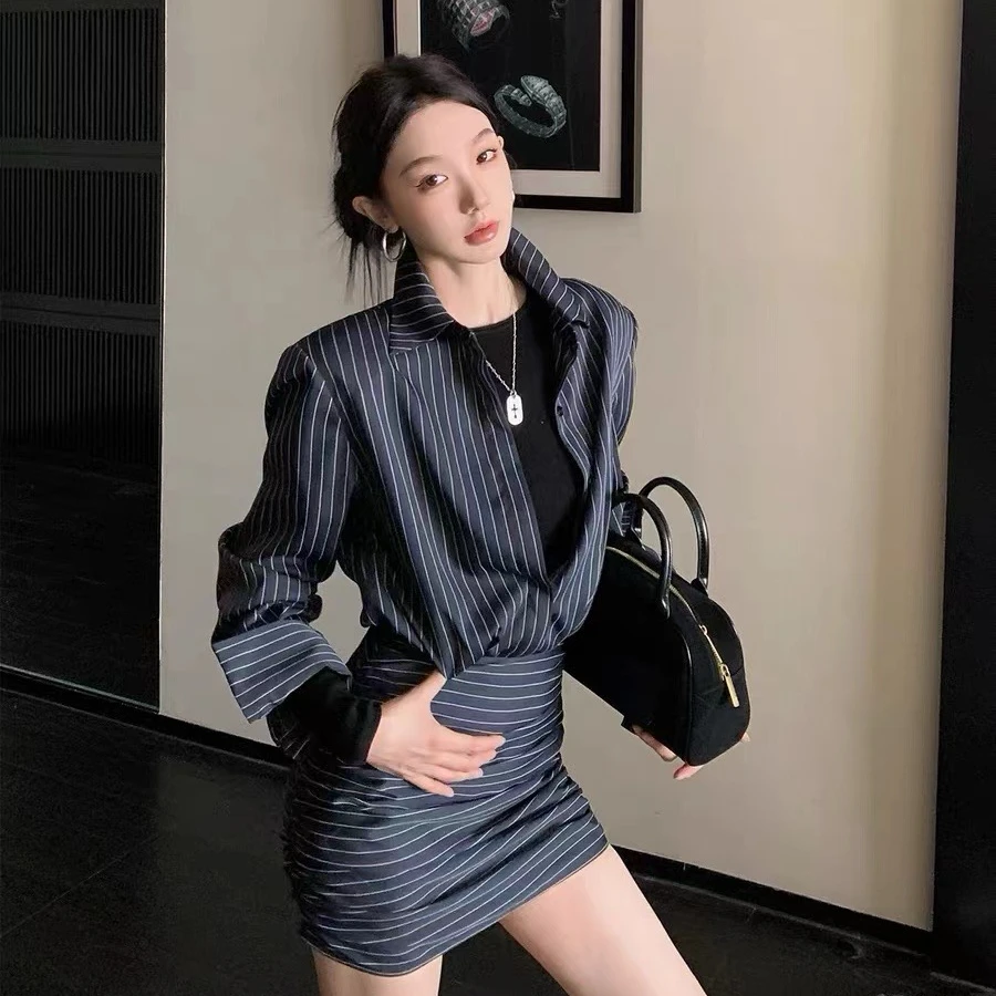 复古条纹长袖衬衫连衣裙女春秋季新款收腰修身显瘦复古包臀裙子