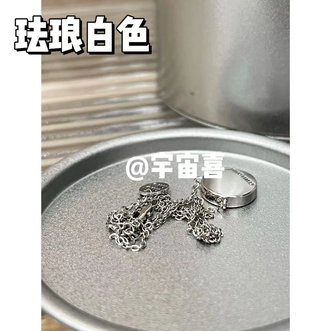 铜合金珐琅项链 J4-012【珐琅白字母小m圆牌细链项链】