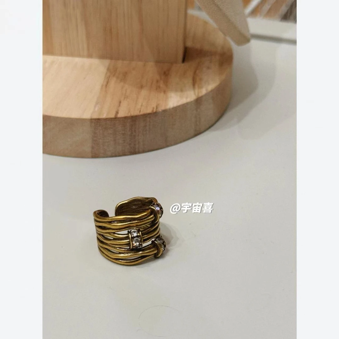 铜合金锆石戒指 K3-075【多层古金线条三个白色活口锆石戒指】