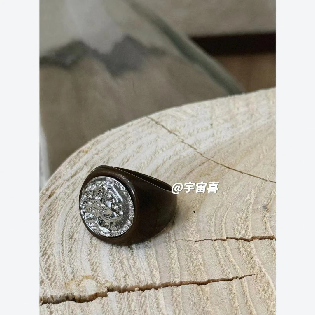 铜合金亚克力戒指 K1-068【巧克力色醋酸人头古币撞色戒指】