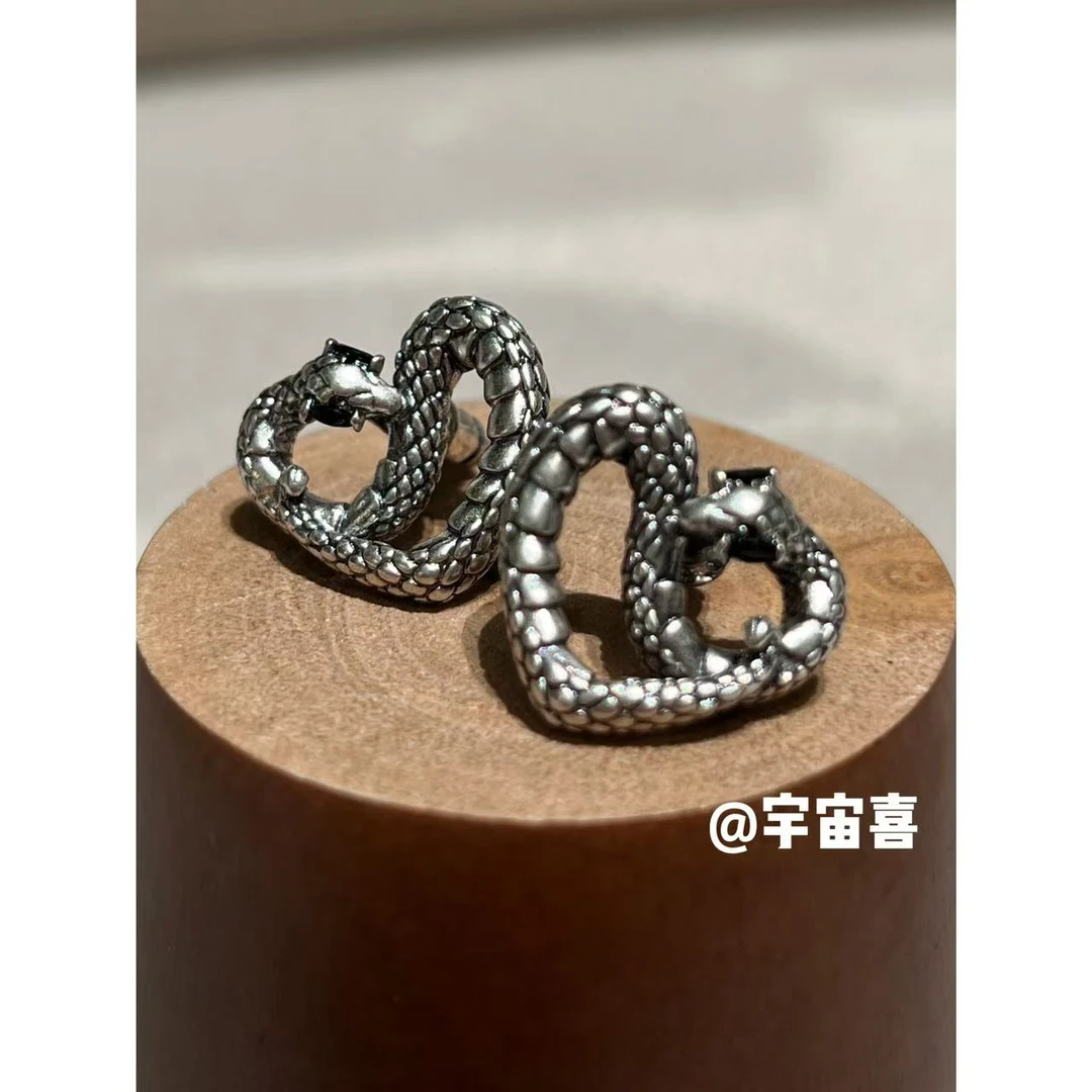 铜合金锆石耳饰 L5-028【古银色蛇爱心碱水包耳钉】