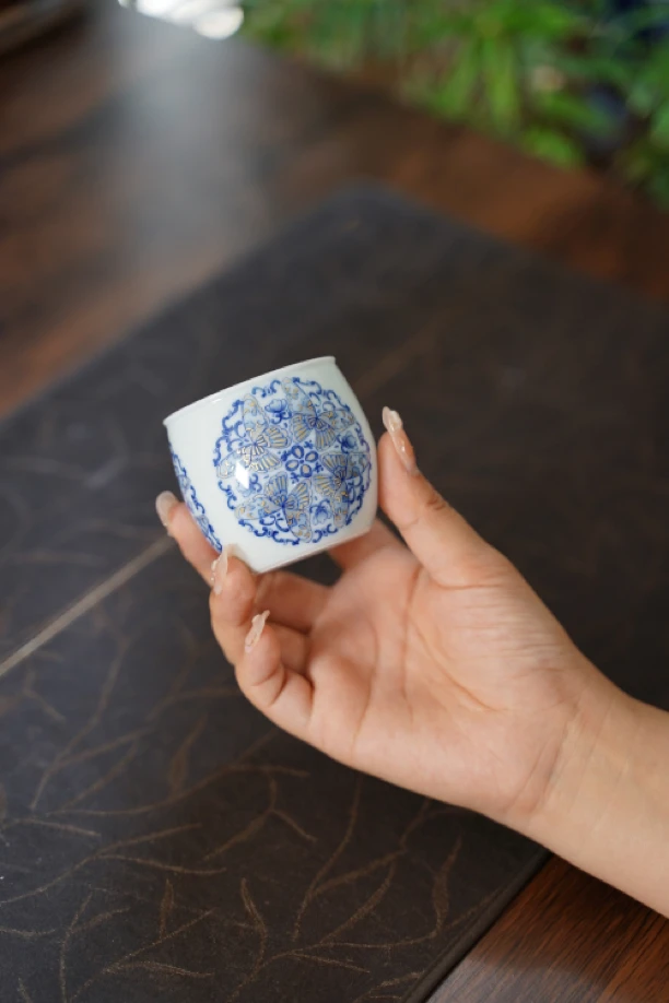 冉月观隐青花金银错团蝶主人杯