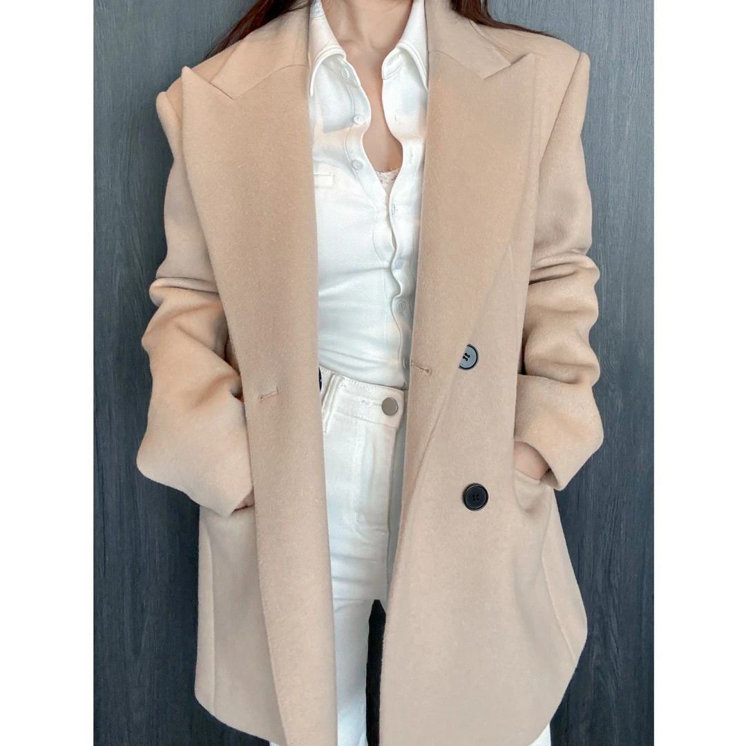 莲的百万 2024冬季新款 奶茶色短款正肩毛呢外套