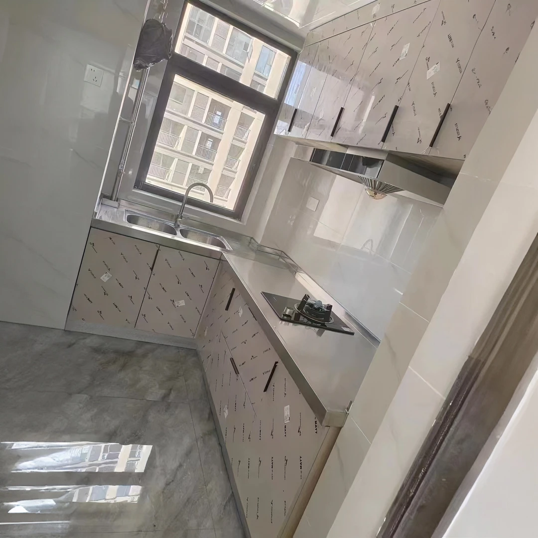 不锈钢台面，颗粒板柜体，欧松门板