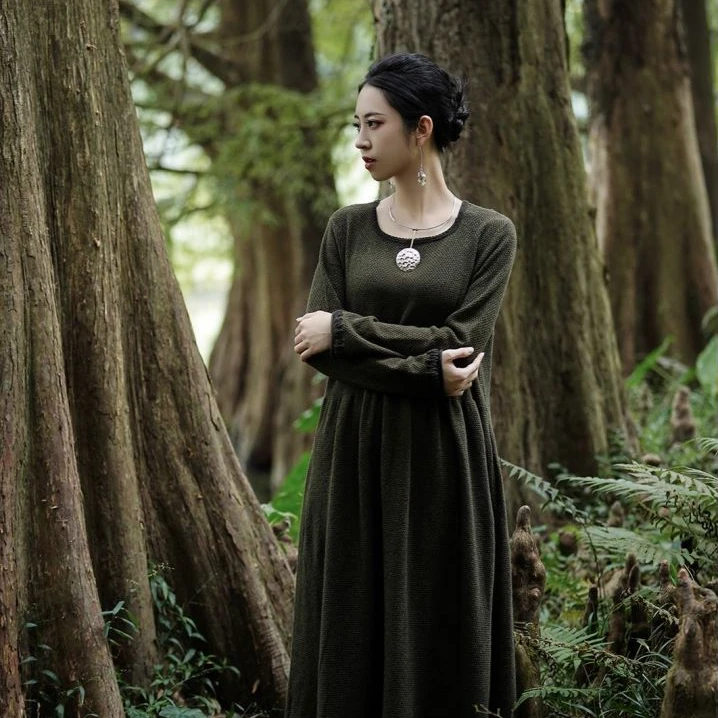 游尘衣物/素连衣裙