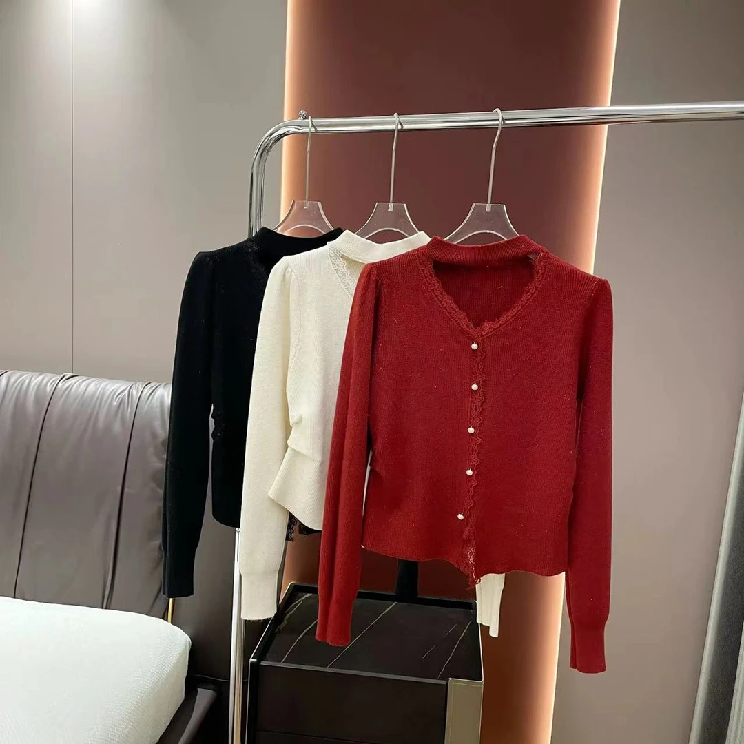 温柔风法式拼接蕾丝挂脖领镂空收腰修身毛衣设计感针织衫女
