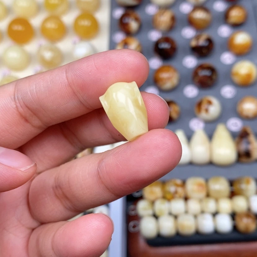 【闪购商品】琥珀裸石未镶嵌小*