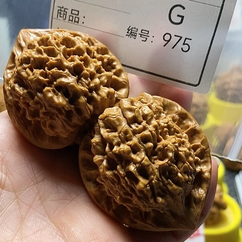 核桃核雕上**影自产自销……