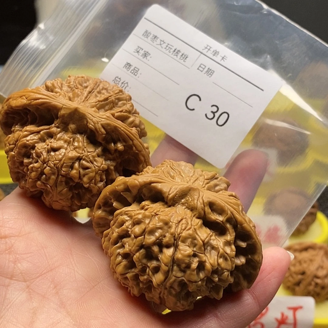 【闪购商品】核桃核雕蔡*宇