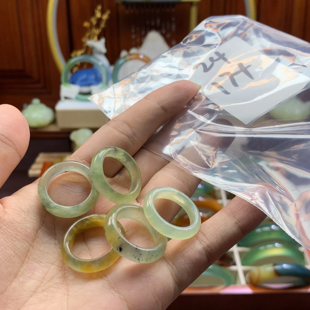 蛇纹石玉戒指未镶嵌
