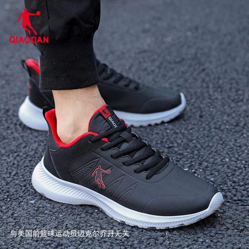 中国乔丹男鞋秋季减震跑步鞋百搭休闲鞋皮面防水软底耐磨运动鞋男