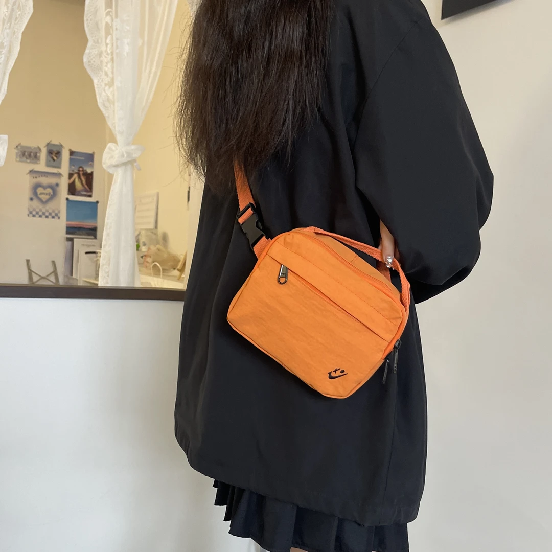 新款时尚简约胸包纯色百搭大容量男女同款背包手机包超轻斜挎包