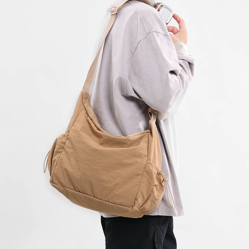 纯色运动大容量斜挎包休闲百搭简约文艺单肩潮流时尚韩版通勤复古