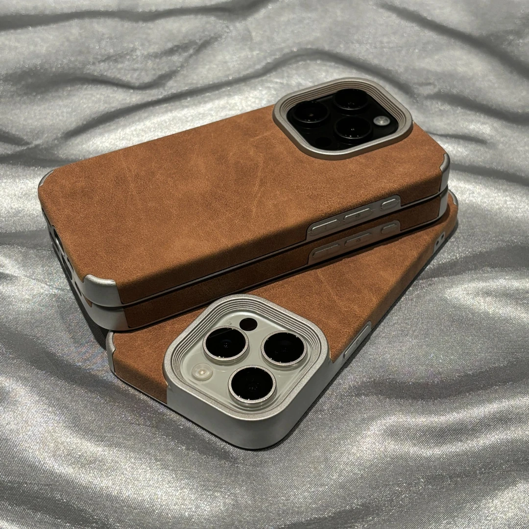 飞虎胜卡其色翻毛皮适用iPhone16手机壳苹果15pro电镀大孔14/13软