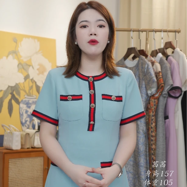 湖蓝色气质小香风连衣裙
